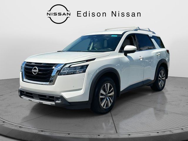 2022 Nissan Pathfinder SL