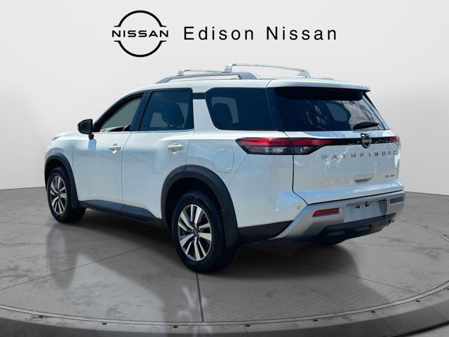 2022 Nissan Pathfinder SL