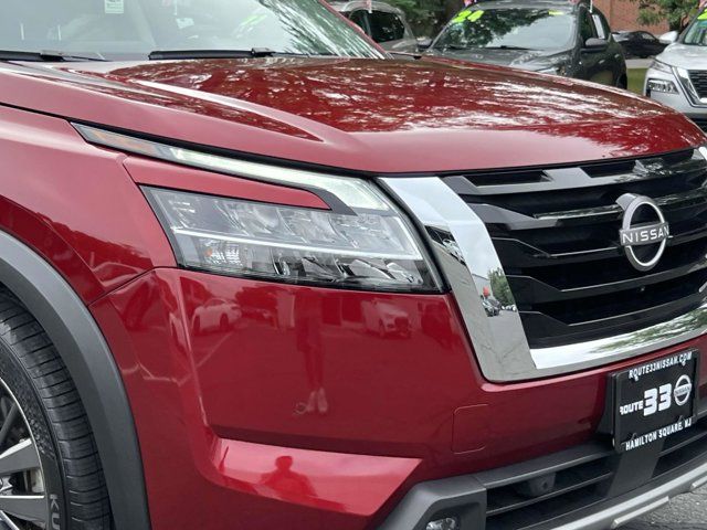 2022 Nissan Pathfinder SL