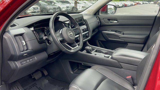 2022 Nissan Pathfinder SL