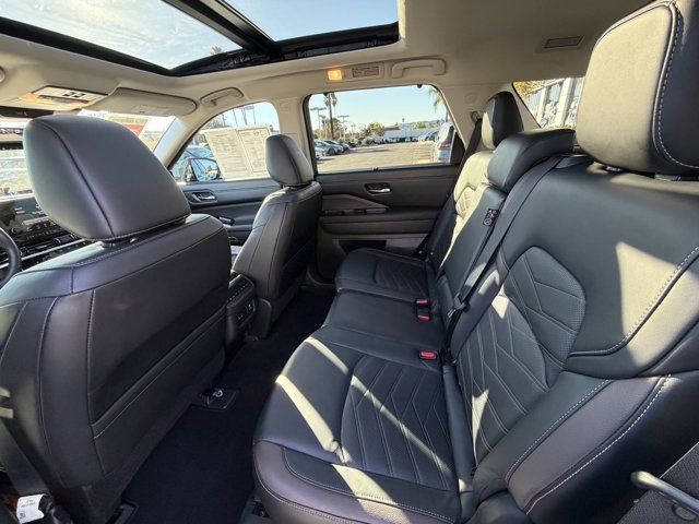 2022 Nissan Pathfinder Platinum 2022 Nissan Pathfinder Platinum