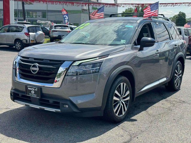 2022 Nissan Pathfinder Platinum