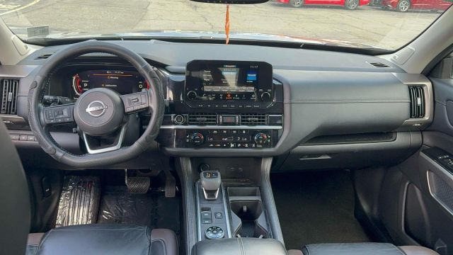2022 Nissan Pathfinder Platinum 4WD
