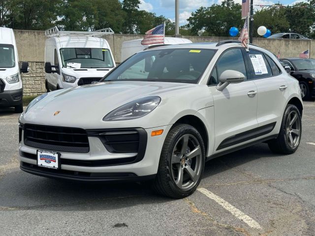 2022 Porsche Macan AWD