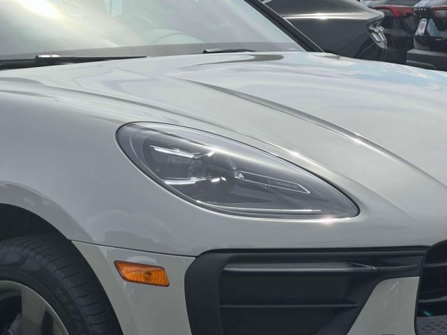 2022 Porsche Macan AWD