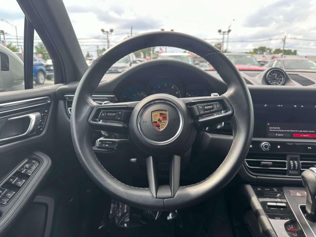 2022 Porsche Macan AWD