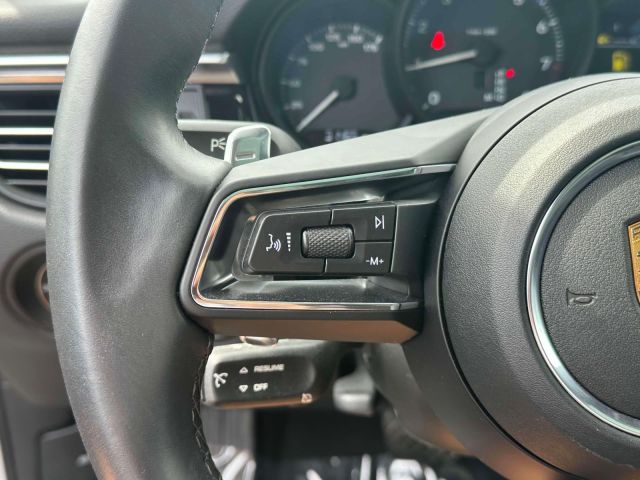 2022 Porsche Macan AWD