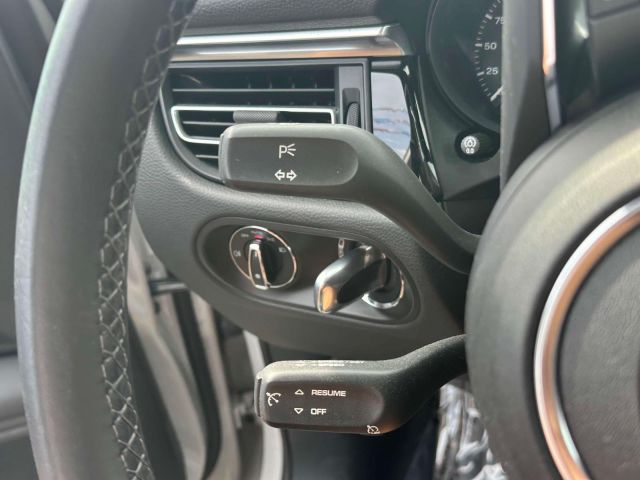 2022 Porsche Macan AWD