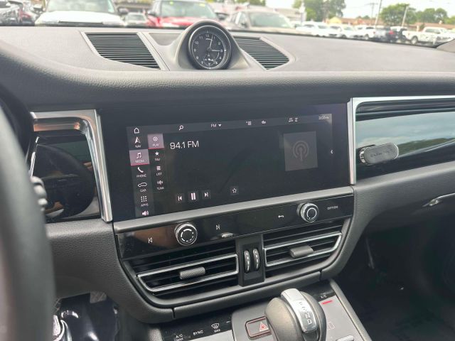 2022 Porsche Macan AWD