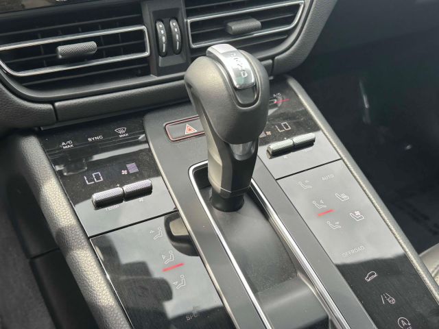 2022 Porsche Macan AWD