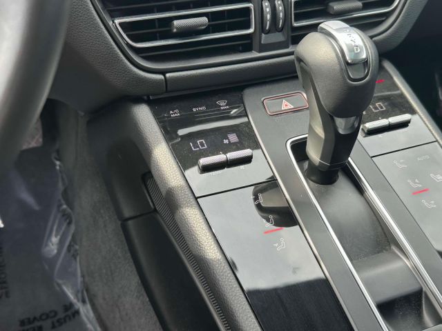 2022 Porsche Macan AWD