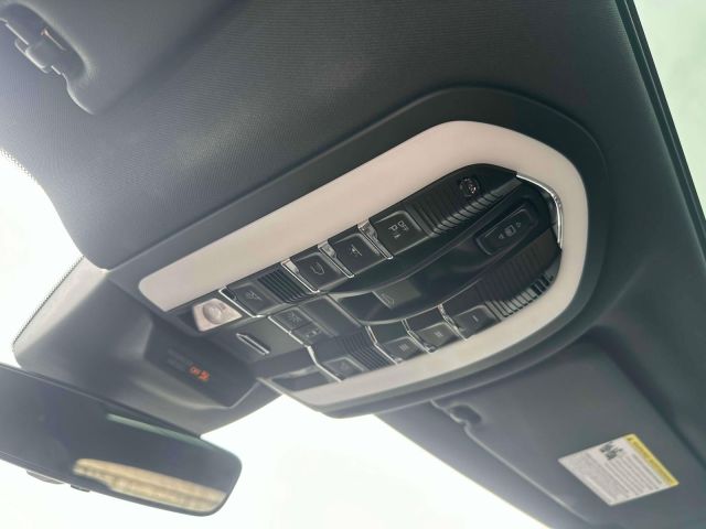 2022 Porsche Macan AWD