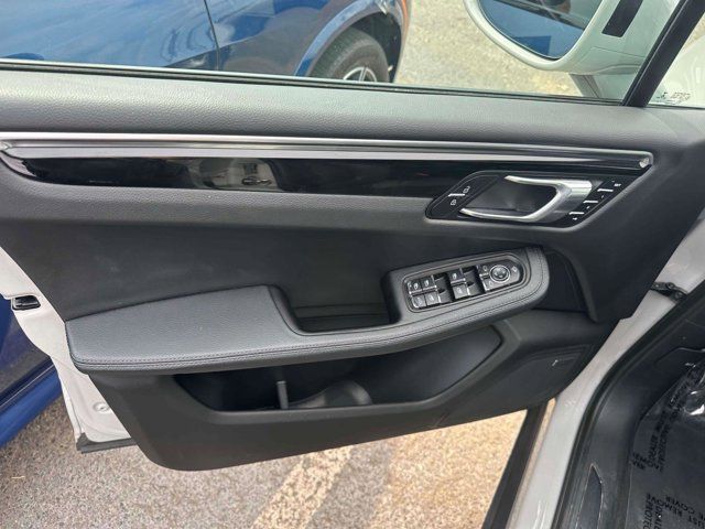 2022 Porsche Macan AWD