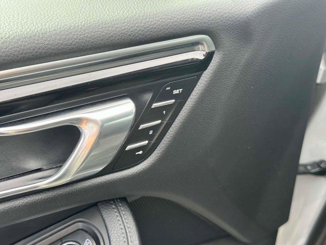 2022 Porsche Macan AWD