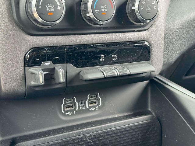 2022 Ram 1500 Big Horn 4x4 Crew Cab 64 Box