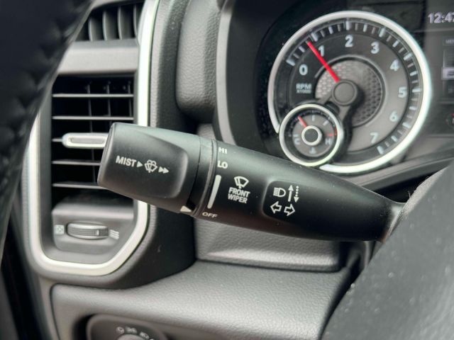 2022 Ram 1500 Big Horn 4x4 Crew Cab 64 Box