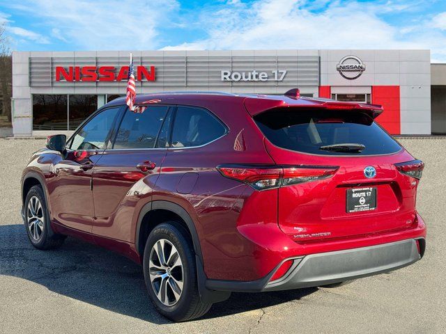 2022 Toyota Highlander Hybrid XLE