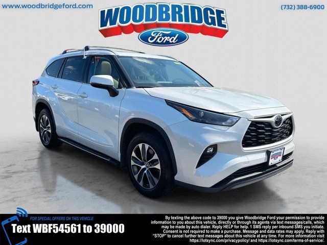 2022 Toyota Highlander XLE 2022 Toyota Highlander XLE