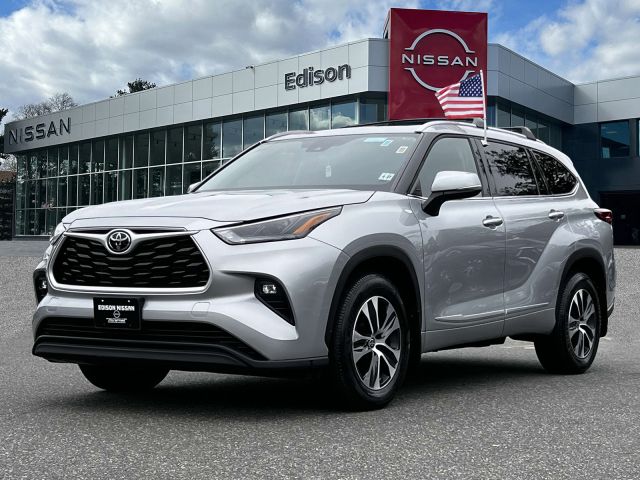 2022 Toyota Highlander XLE AWD (Natl)