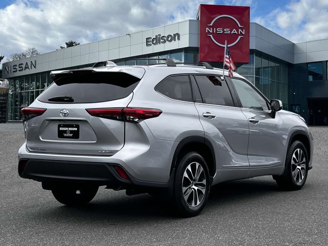 2022 Toyota Highlander XLE AWD (Natl)