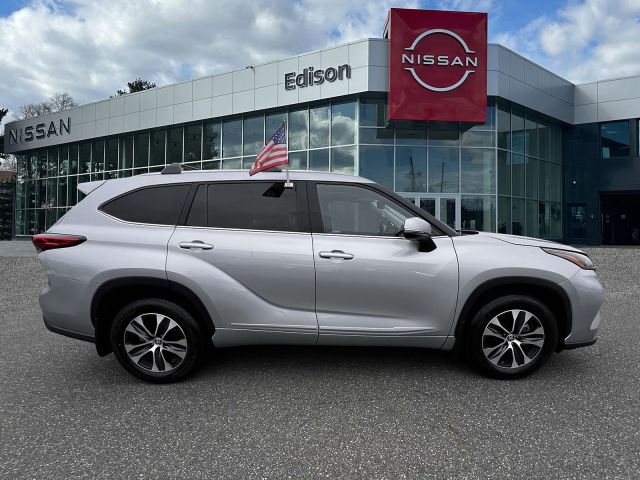 2022 Toyota Highlander XLE AWD (Natl)