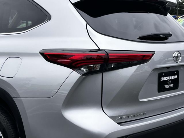 2022 Toyota Highlander XLE AWD (Natl)