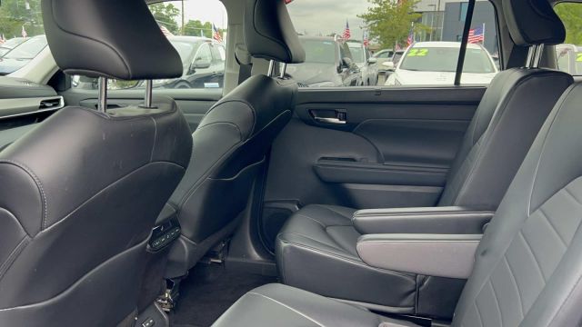 2022 Toyota Highlander XLE AWD (Natl)
