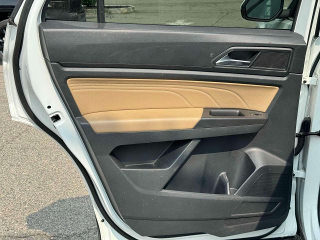 2022 Volkswagen Atlas Cross Sport 3.6L V6 SE w/Technology 4MOTION