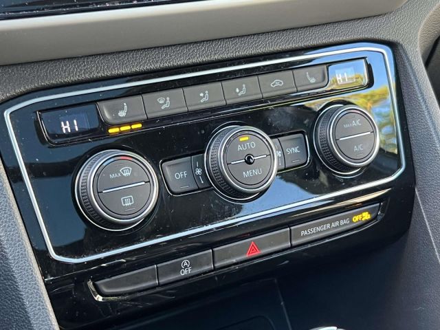 2022 Volkswagen Atlas Cross Sport 3.6L V6 SE w/Technology 4MOTION 2022 Volkswagen Atlas Cross Sport 3.6L V6 SE w/Technology 4MOTION