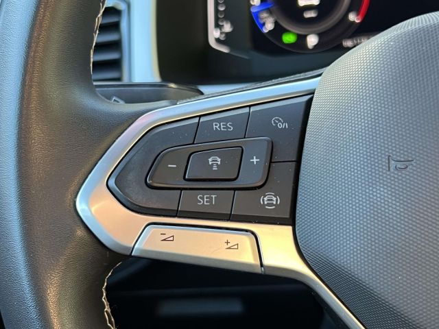 2022 Volkswagen Atlas Cross Sport 3.6L V6 SE w/Technology 4MOTION 2022 Volkswagen Atlas Cross Sport 3.6L V6 SE w/Technology 4MOTION