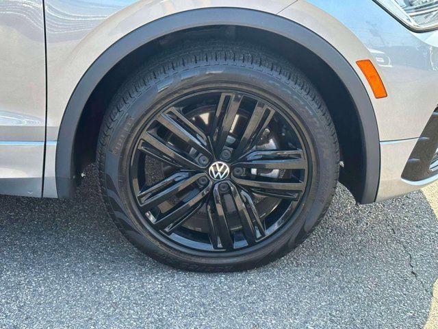 2022 Volkswagen Tiguan SE R-Line Black