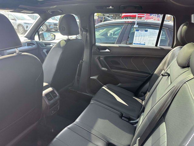 2022 Volkswagen Tiguan SE R-Line Black