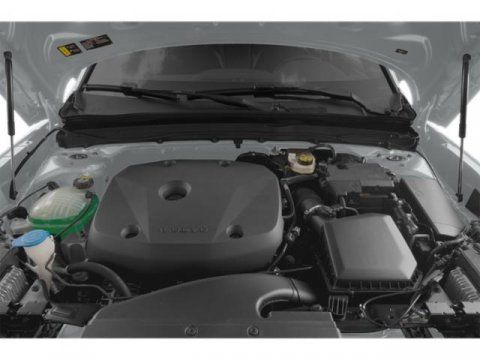 2022 Volvo XC40 R-Design