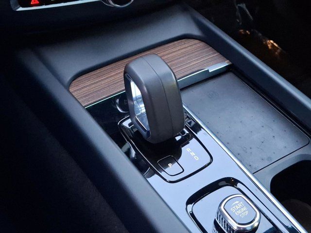 2022 Volvo XC60 Momentum