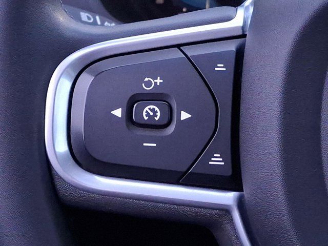 2022 Volvo XC60 Momentum