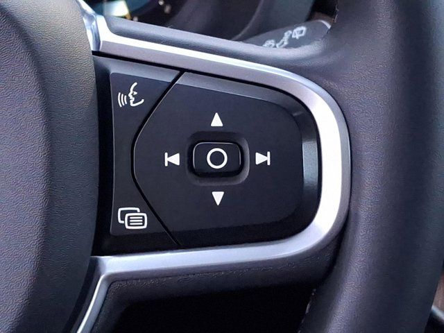 2022 Volvo XC60 Momentum