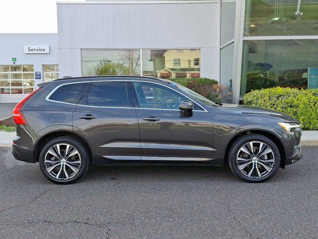 2022 Volvo XC60 Momentum
