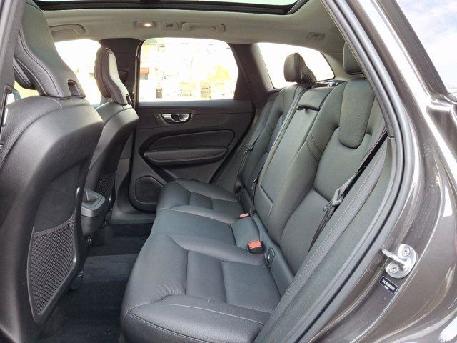 2022 Volvo XC60 Momentum