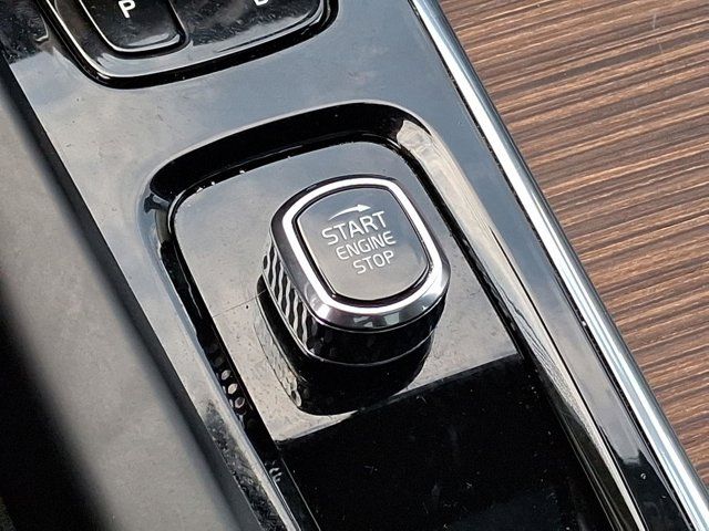 2022 Volvo XC60 Momentum