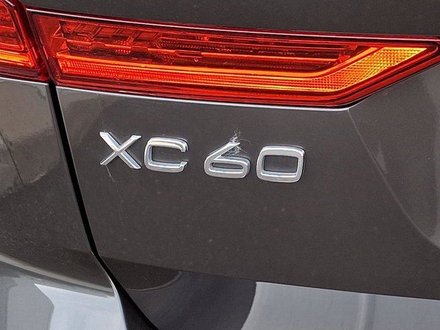 2022 Volvo XC60 Momentum