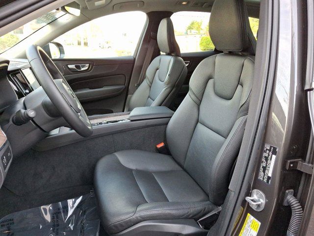 2022 Volvo XC60 Momentum
