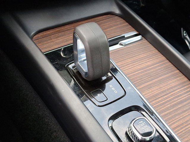 2022 Volvo XC60 Momentum