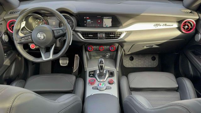 2023 Alfa Romeo Stelvio Veloce AWD 2023 Alfa Romeo Stelvio Veloce AWD