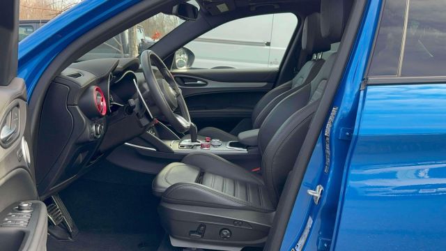 2023 Alfa Romeo Stelvio Veloce AWD 2023 Alfa Romeo Stelvio Veloce AWD