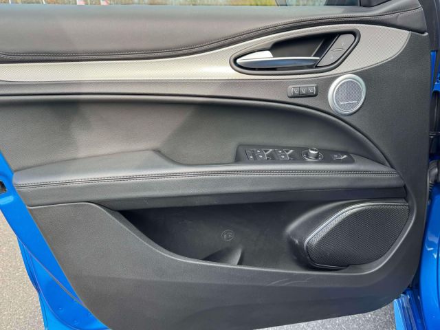 2023 Alfa Romeo Stelvio Veloce AWD 2023 Alfa Romeo Stelvio Veloce AWD