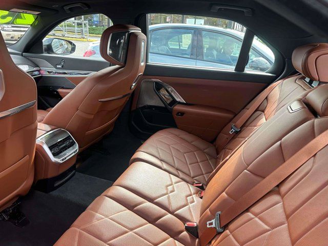 2023 BMW 7 Series 760i xDrive