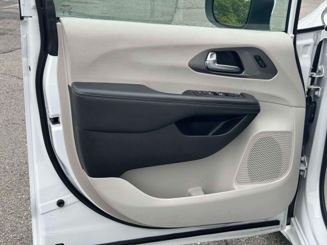 2023 Chrysler Pacifica Touring L FWD