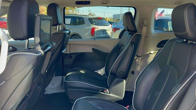 2023 Chrysler Pacifica Hybrid Limited FWD 2023 Chrysler Pacifica Hybrid Limited FWD