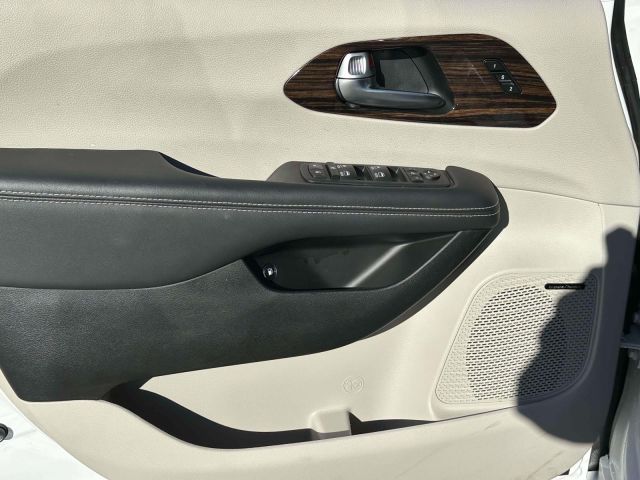 2023 Chrysler Pacifica Hybrid Limited FWD 2023 Chrysler Pacifica Hybrid Limited FWD