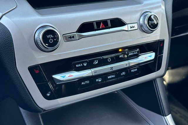 2023 Ford Explorer XLT Pre-Owned